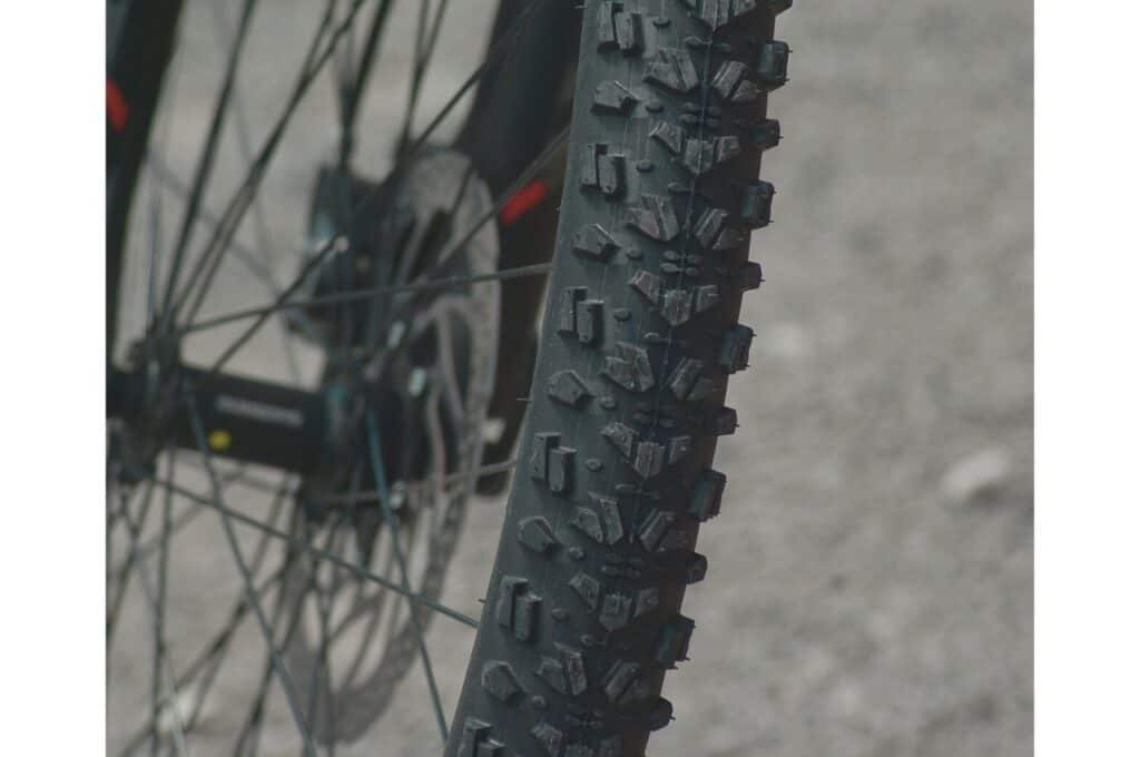 mountain-bike-spokes-wheel-rear