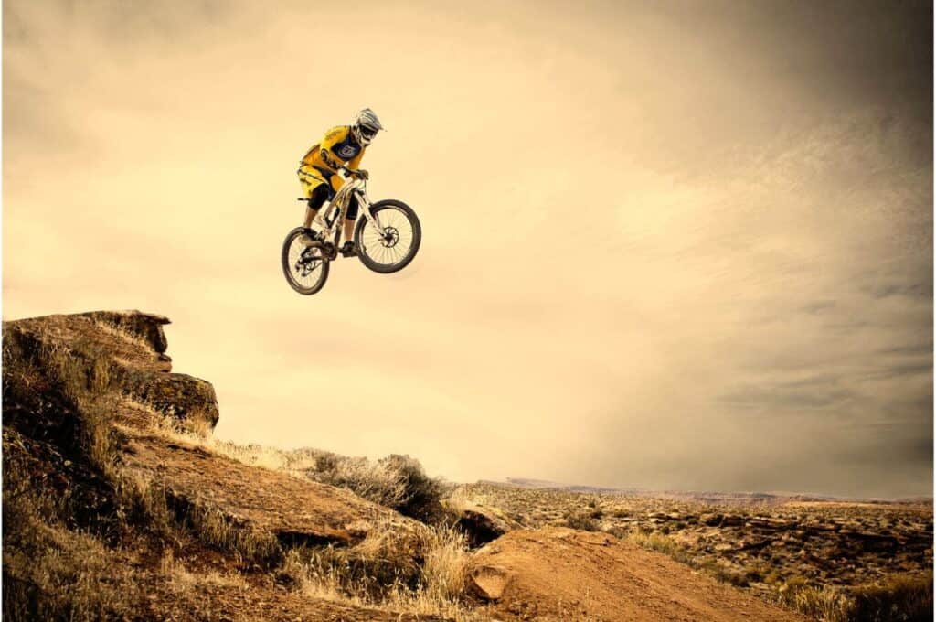 mountain-biking-jumping-freeriding