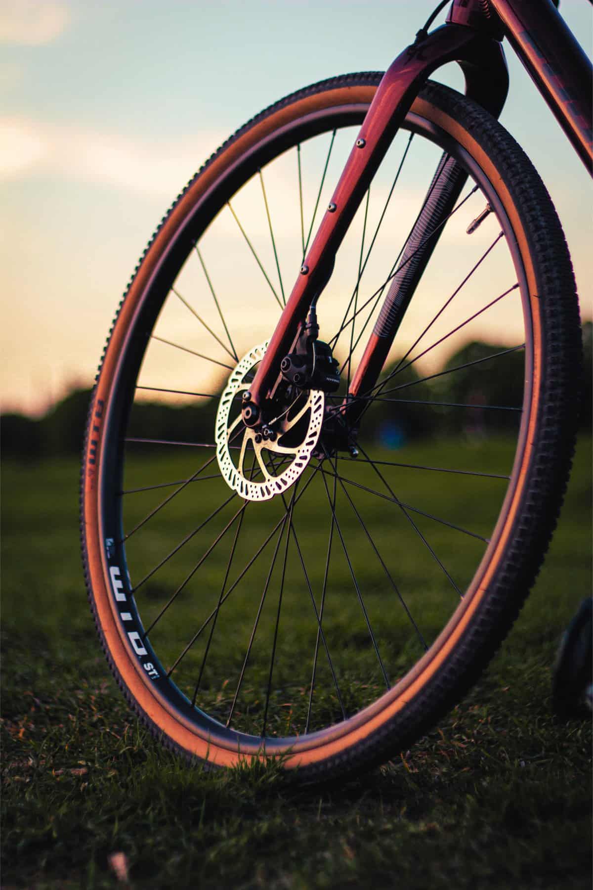 Front bike wheel and tire